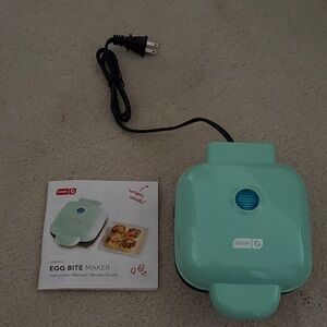 Dash Egg Bite Maker in Aqua with instruction/ recipe book